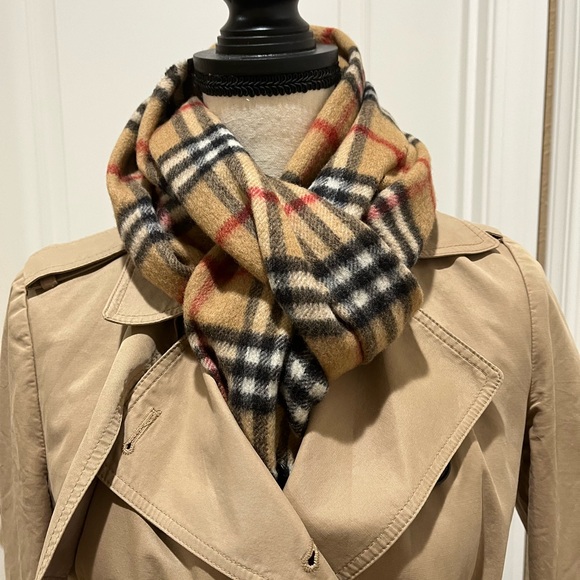 BURBERRYS SCARF - Picture 6 of 9